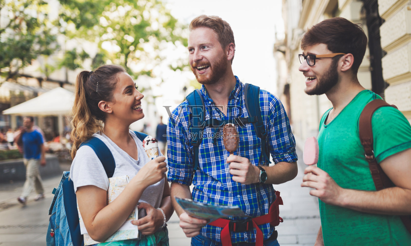 快乐游客旅游观光城市照片摄影图片