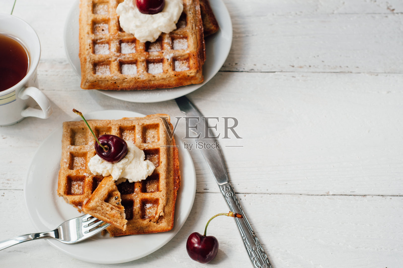 全麦华夫饼和奶油早餐照片摄影图片