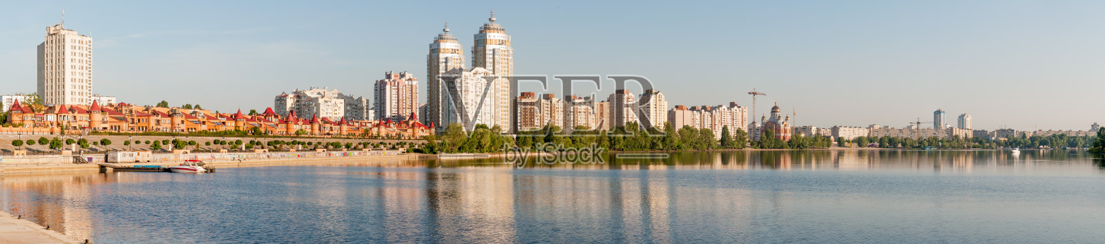 基辅河边的建筑照片摄影图片