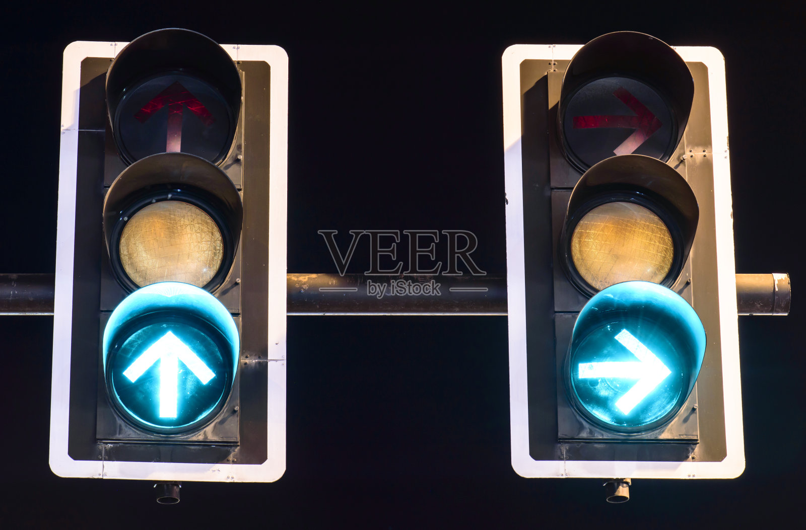 绿色交通灯的夜晚背景照片摄影图片