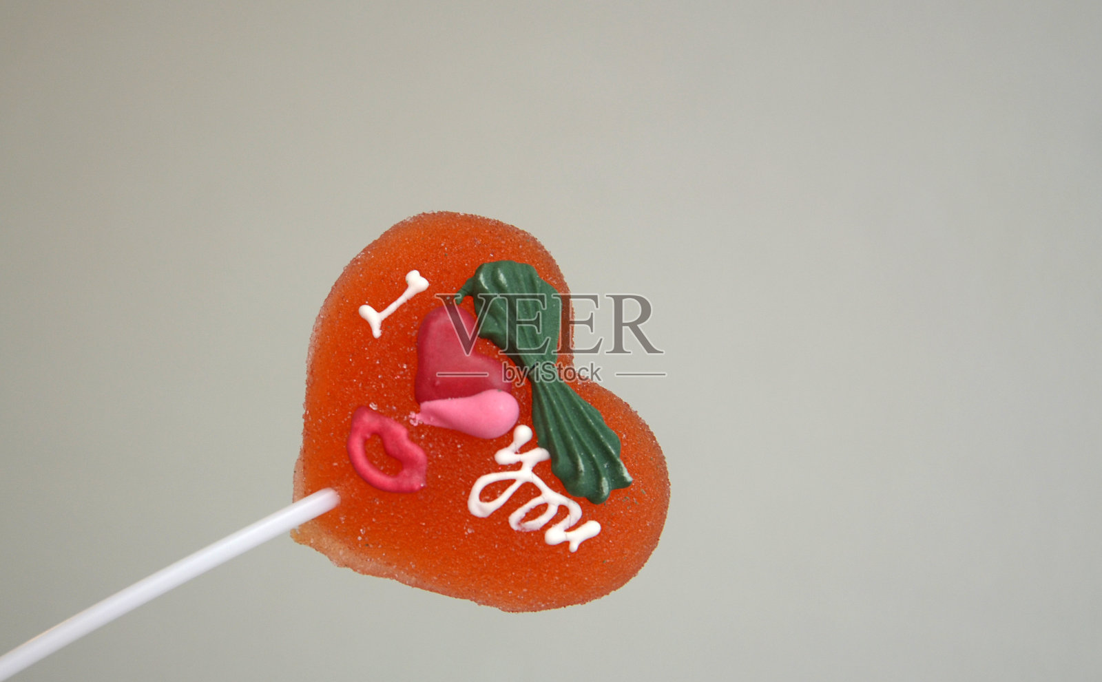 红色的心形棒棒糖照片摄影图片