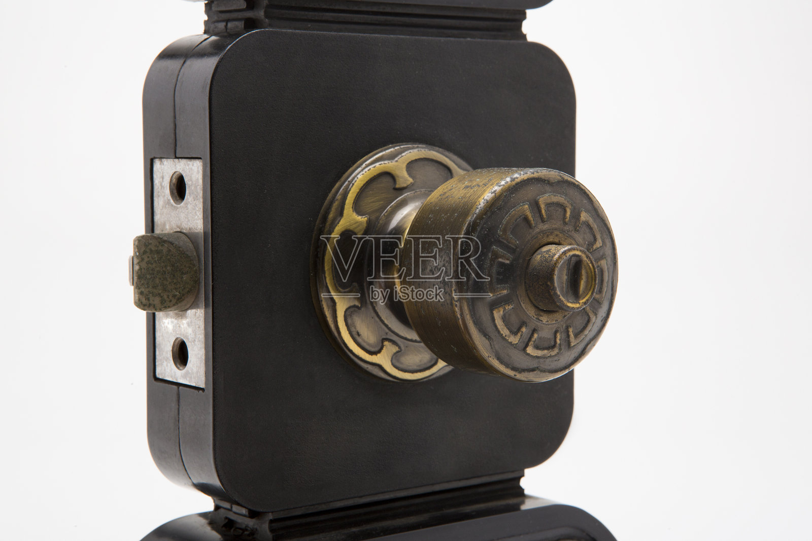 黑白背景上的铝门把手。照片摄影图片