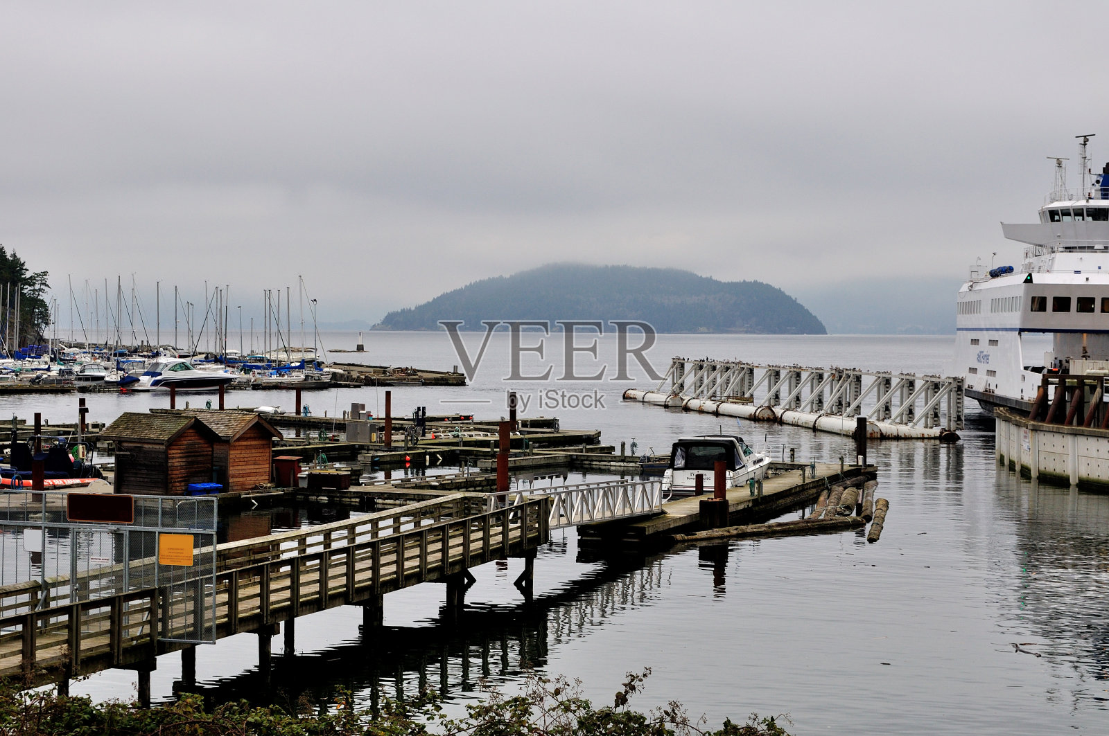 冬季滨海码头照片摄影图片