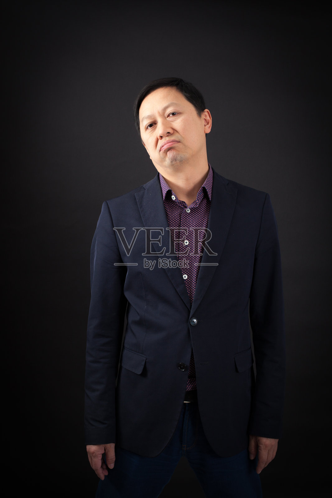 英俊的男人在不同的衣服做不同的表情照片摄影图片