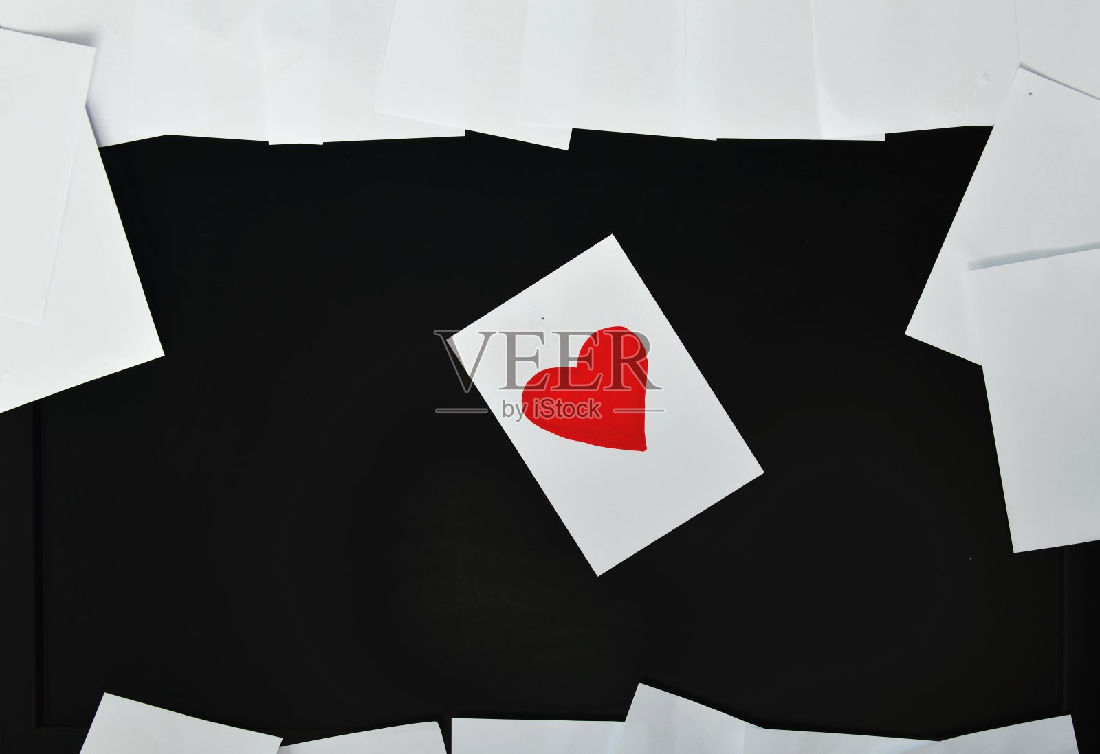 电脑屏幕上的红心纸条照片摄影图片