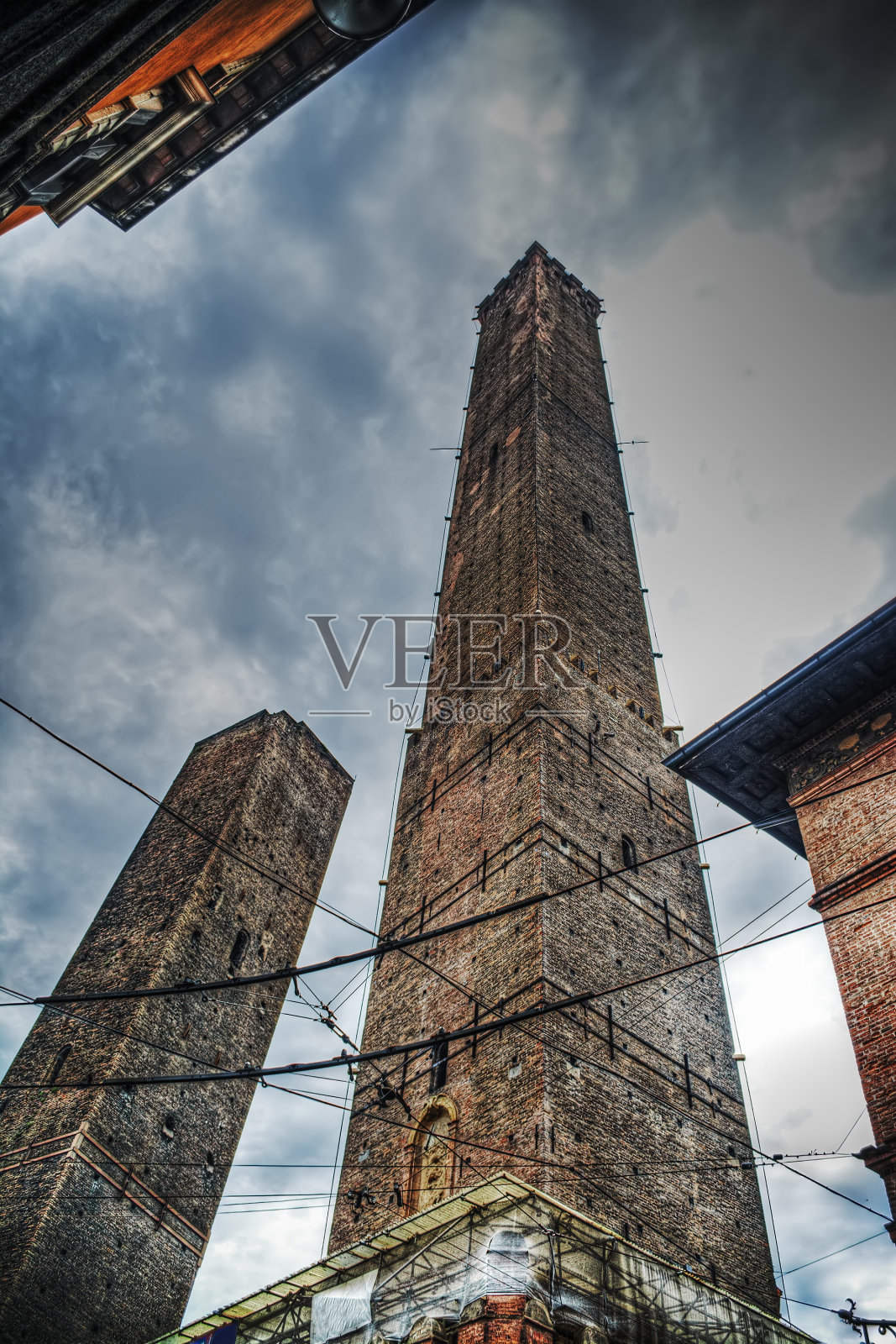 hdr中的Garisenda和Asinelli塔照片摄影图片