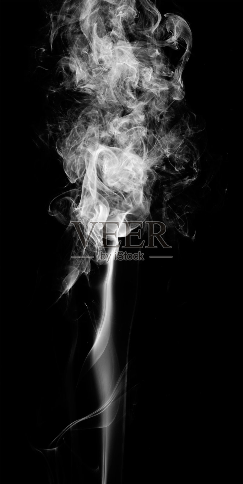 黑色背景上的白色幻想烟雾照片摄影图片