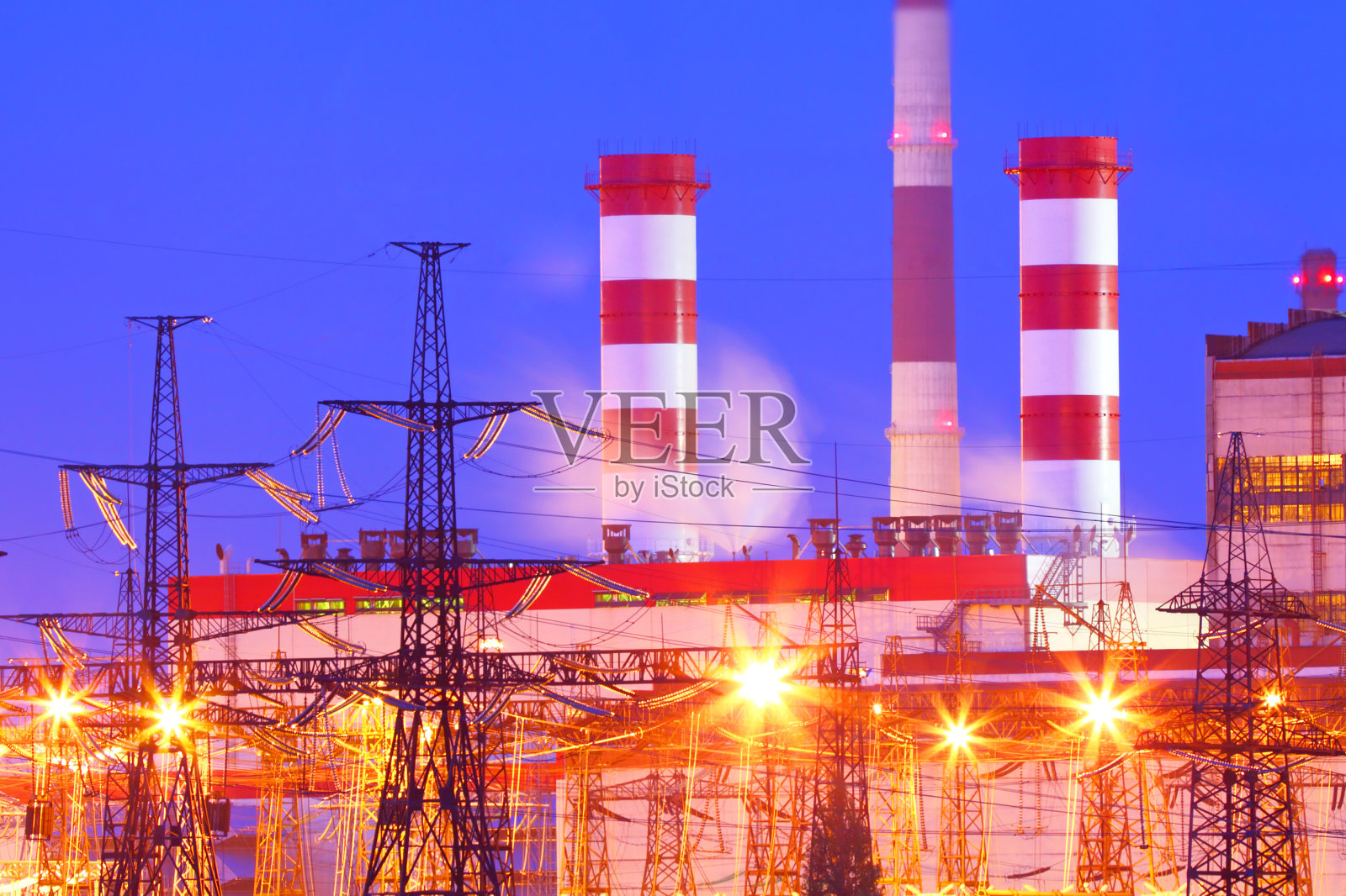 变电站在夜间照明照片摄影图片