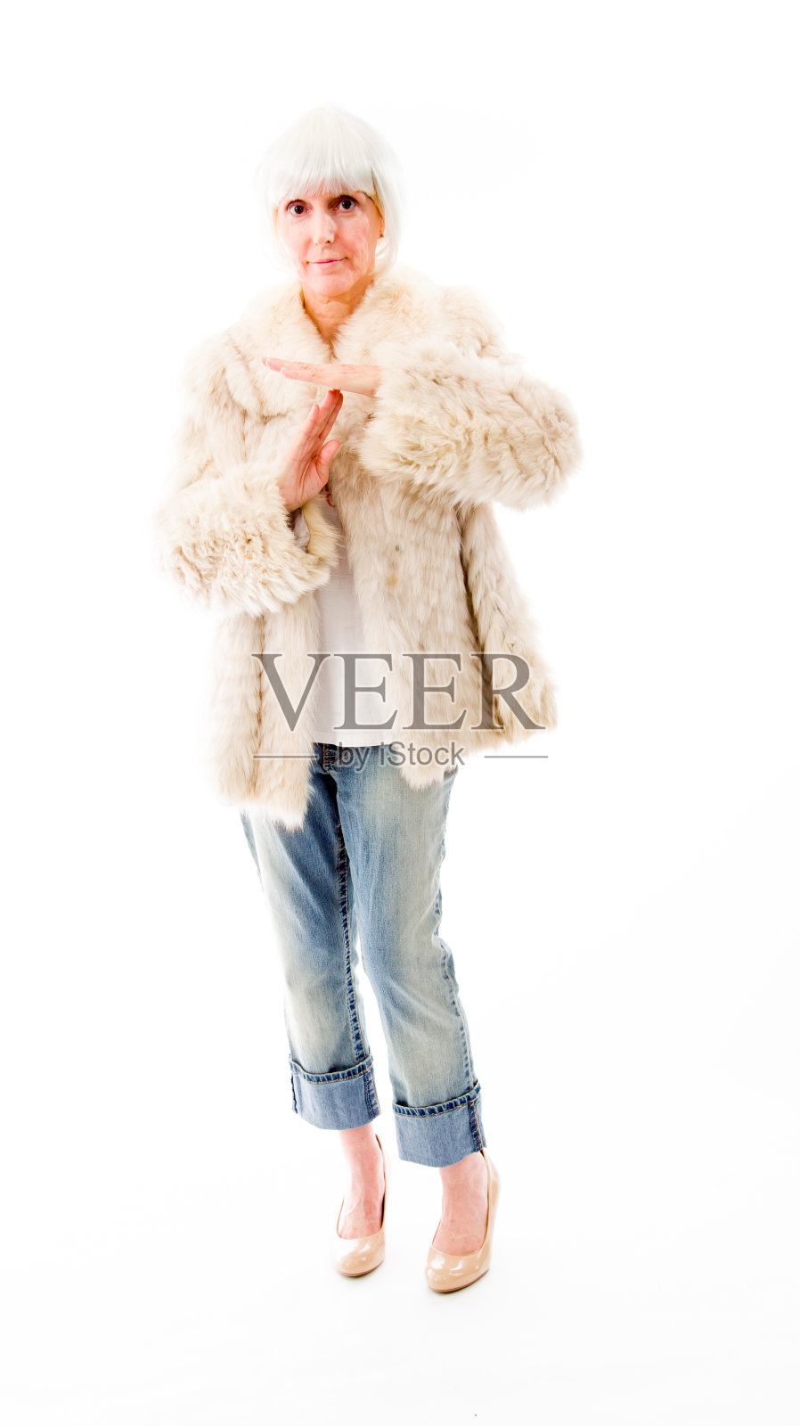 年长的女人用手示意时间照片摄影图片