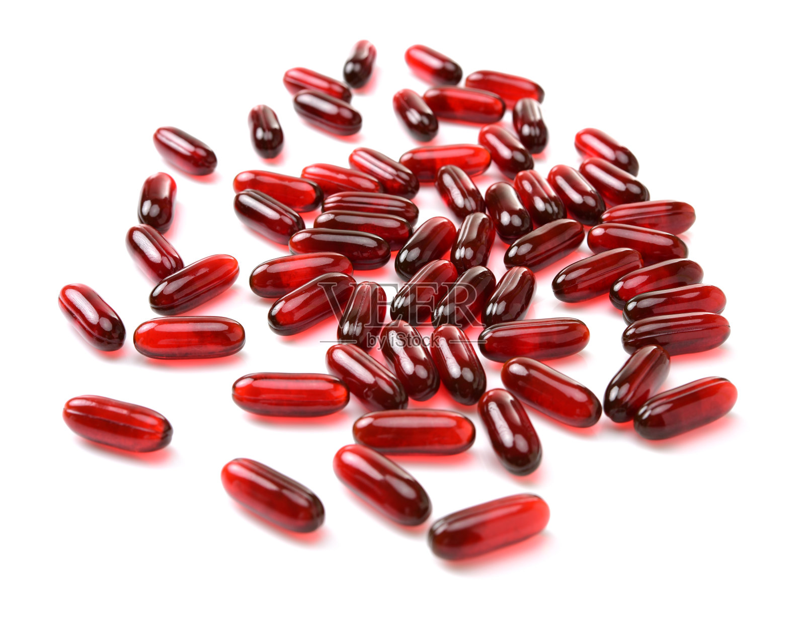 白色背景上的维生素-3鱼油胶囊照片摄影图片