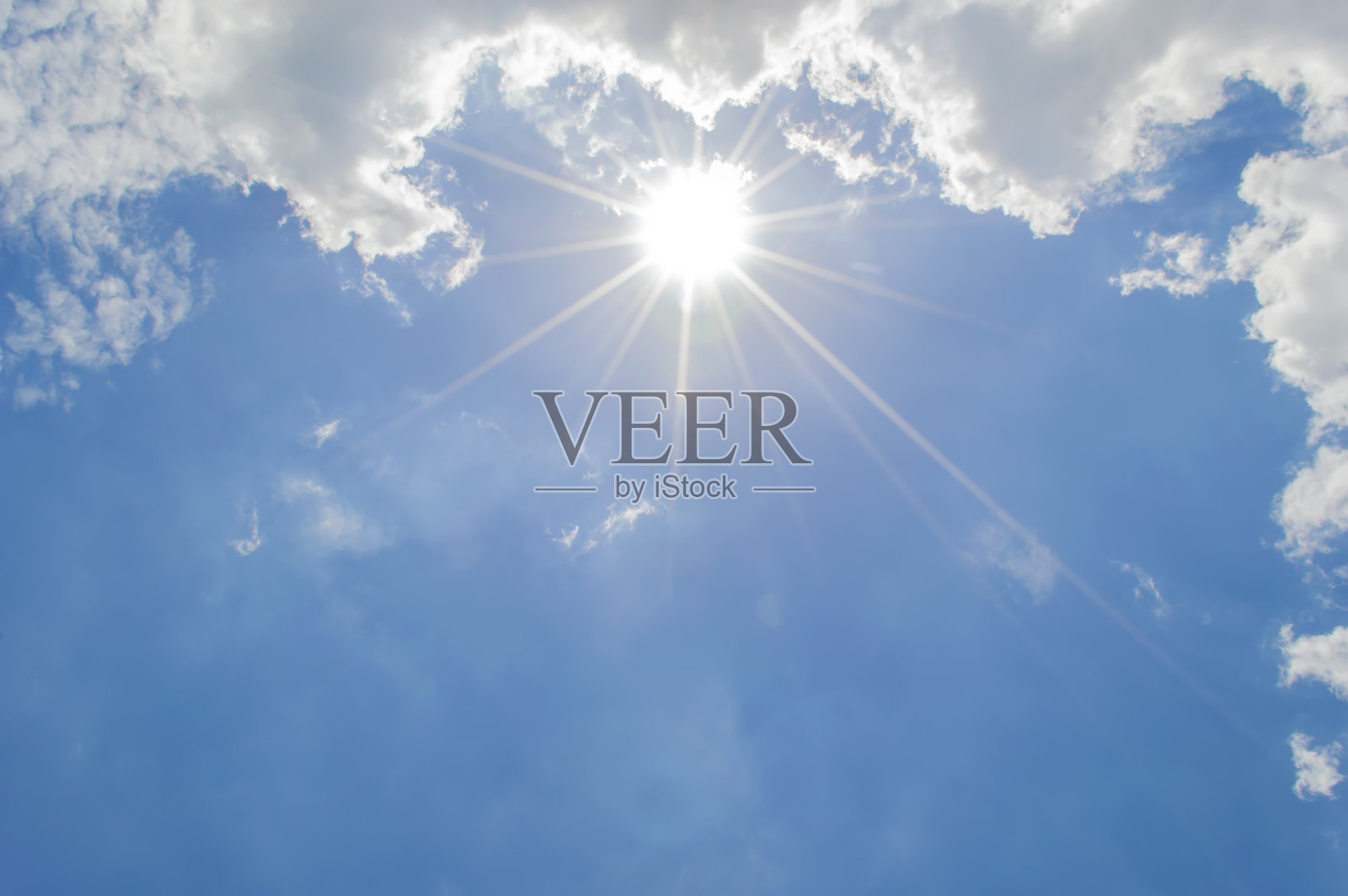 蓝天，有云，有太阳照片摄影图片