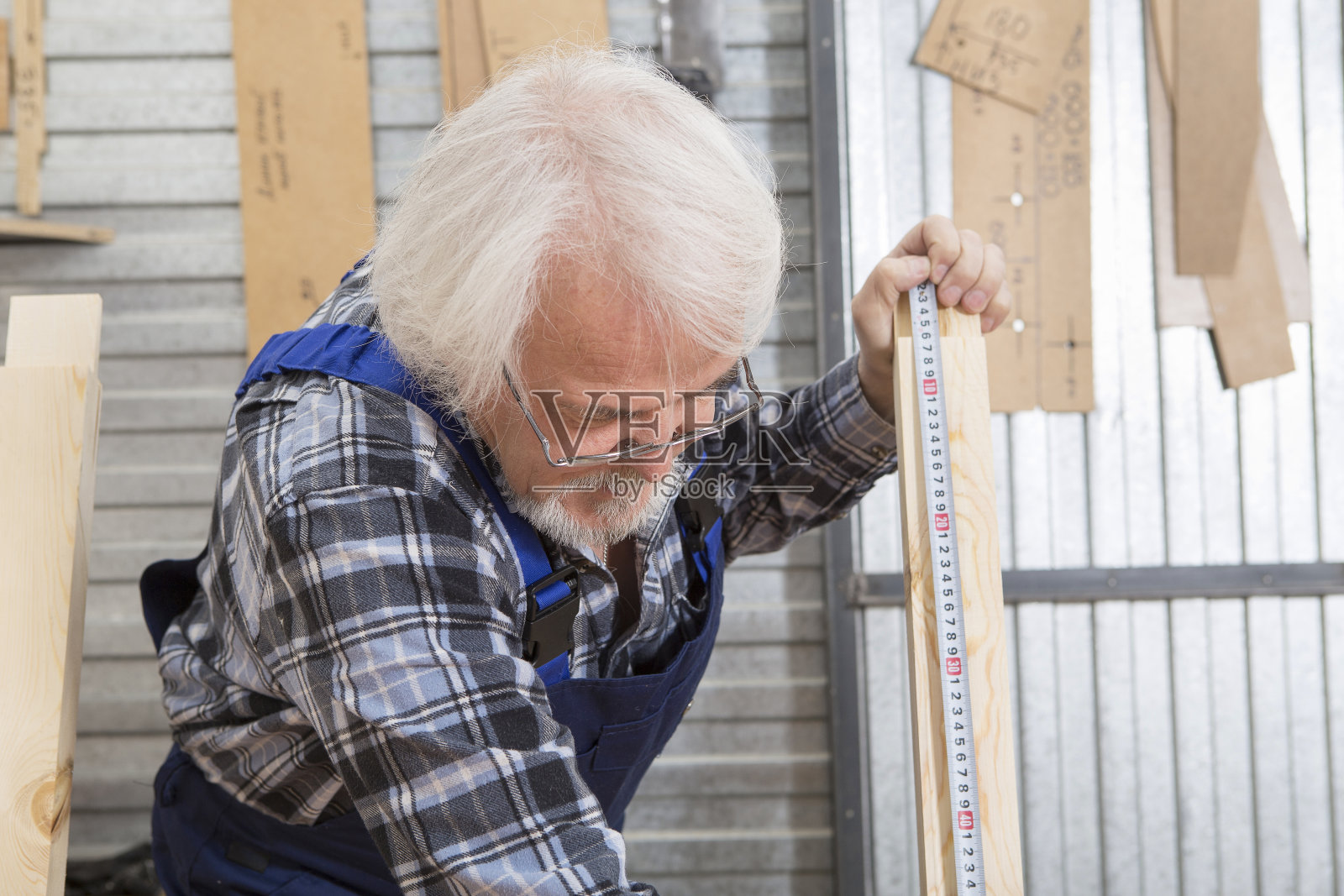 手工经营的小家具厂。照片摄影图片