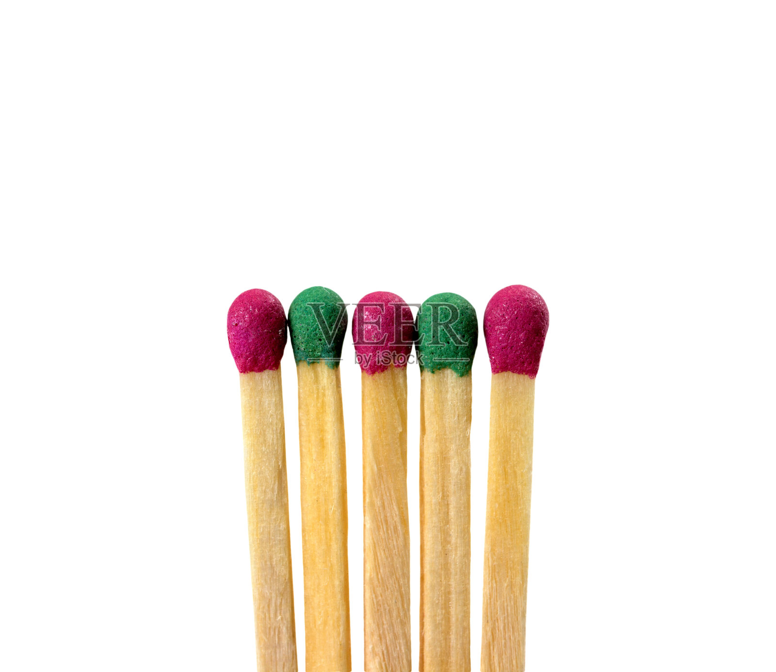 在白色背景上搭配不同的颜色。抽象的视觉要与众不同，有独特的个性或从人群中脱颖而出。照片摄影图片