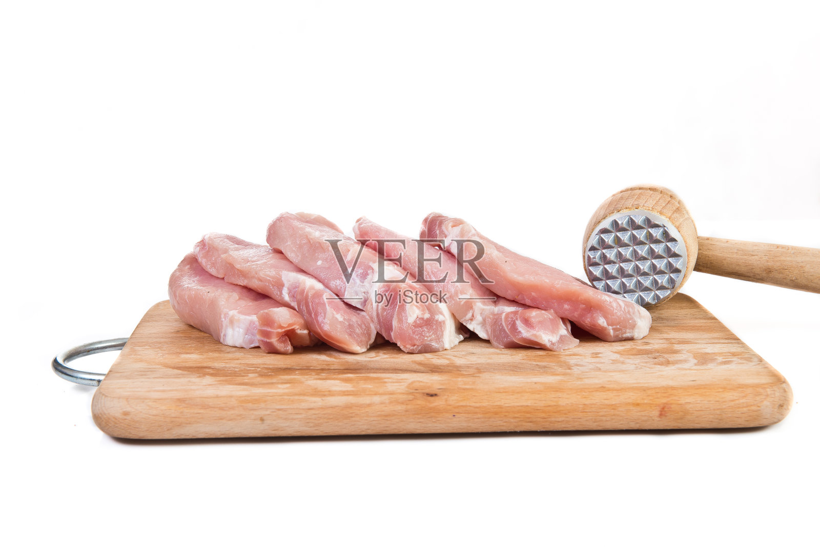 船上有生肉和肉嫩剂照片摄影图片