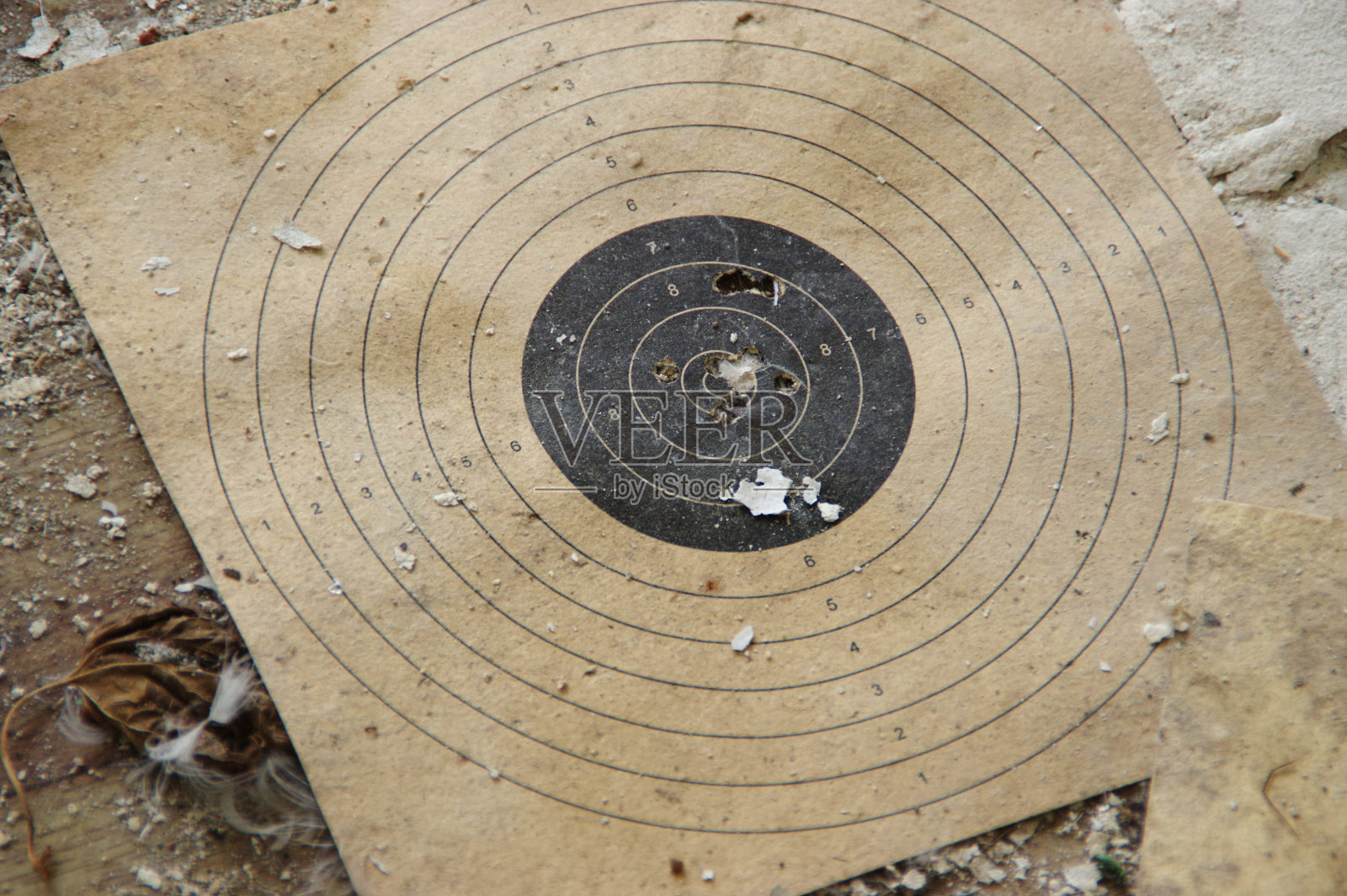 射击目标盾与射击孔照片摄影图片