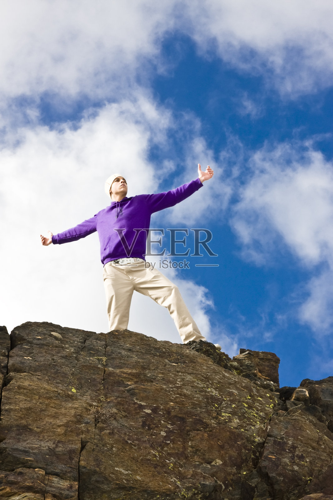 提高了武器的人照片摄影图片