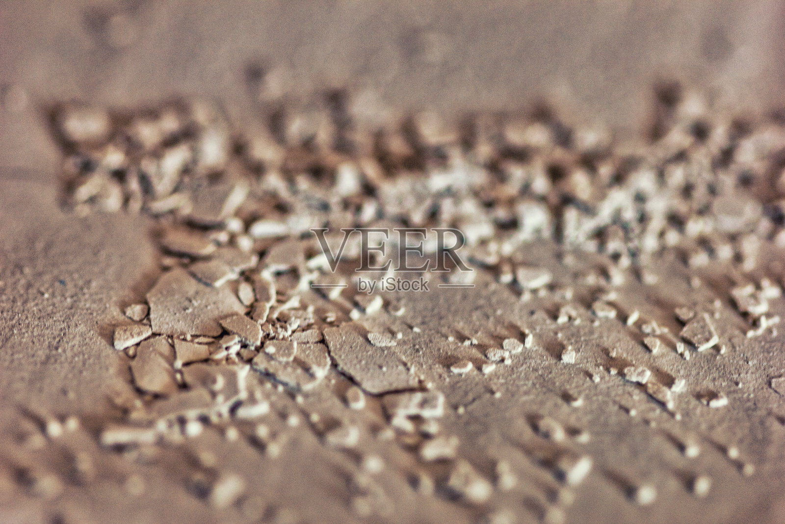 背景由灰色小裂纹构成，微距图像。照片摄影图片