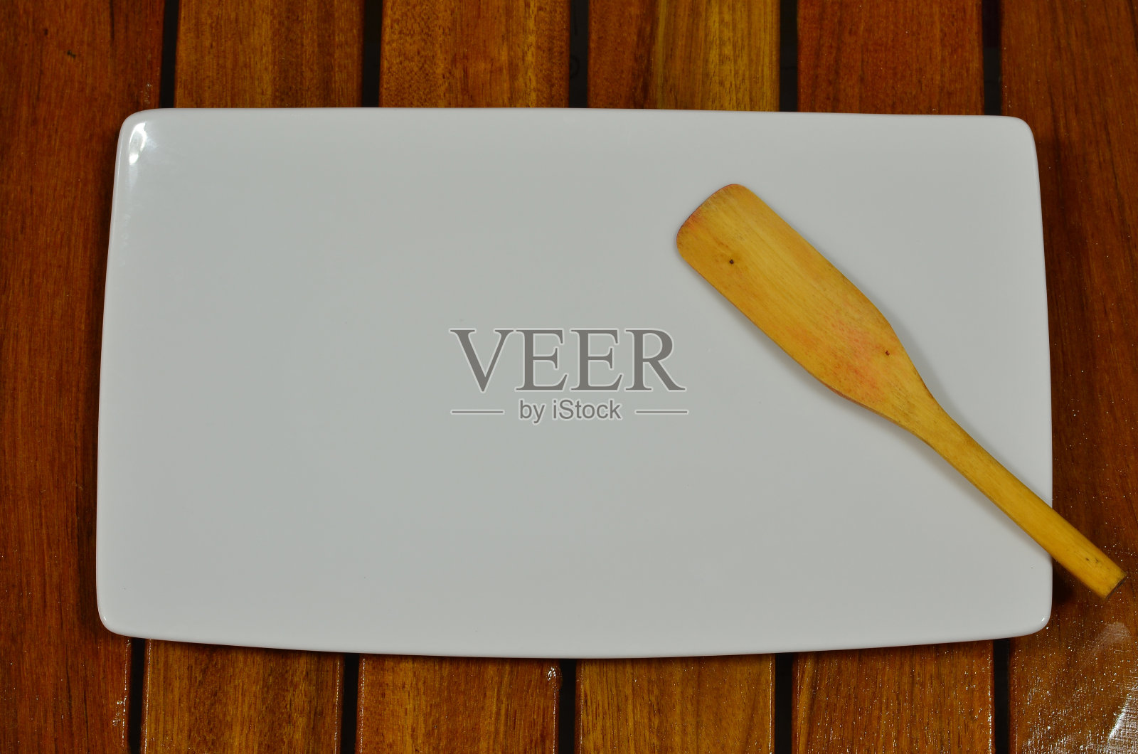 盘子和木勺照片摄影图片