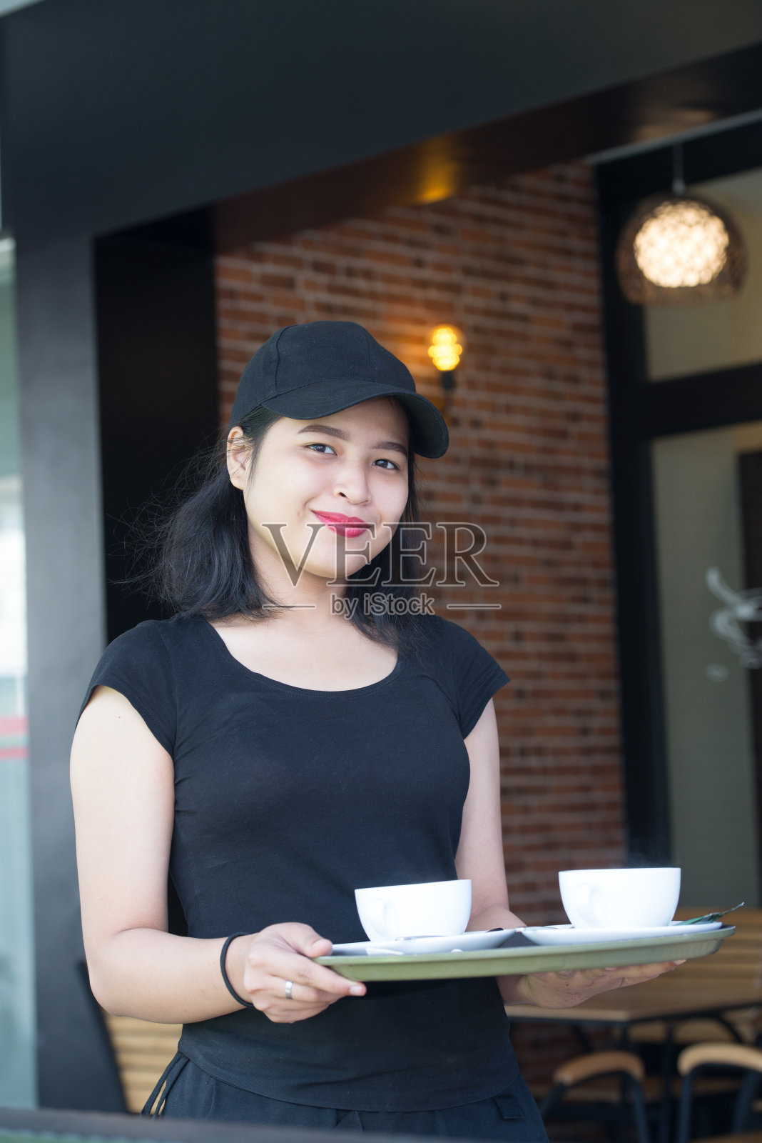 漂亮微笑的亚洲女孩户外照片摄影图片
