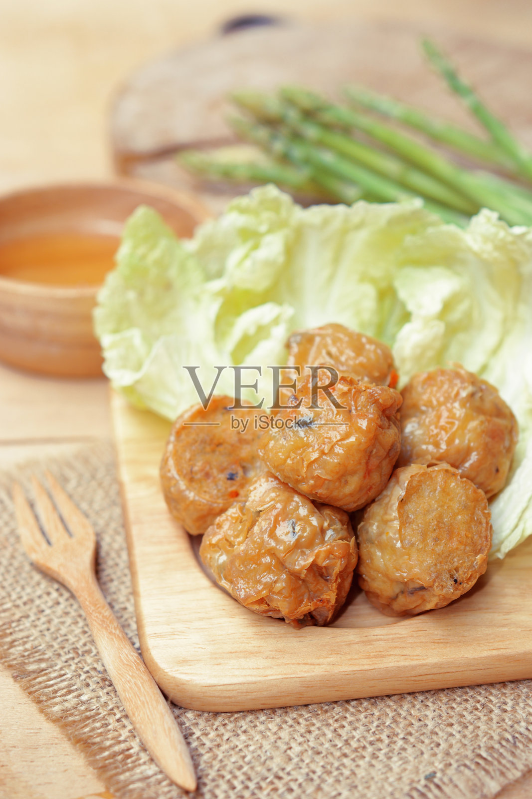 炸鸡肉卷。中国食品照片摄影图片