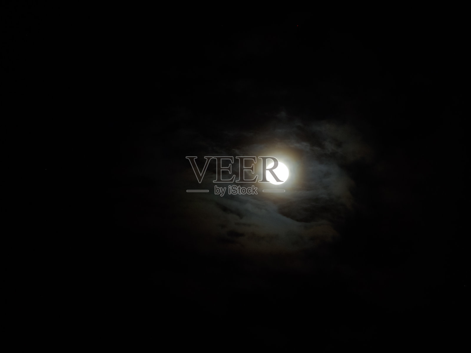 明亮的满月照片摄影图片