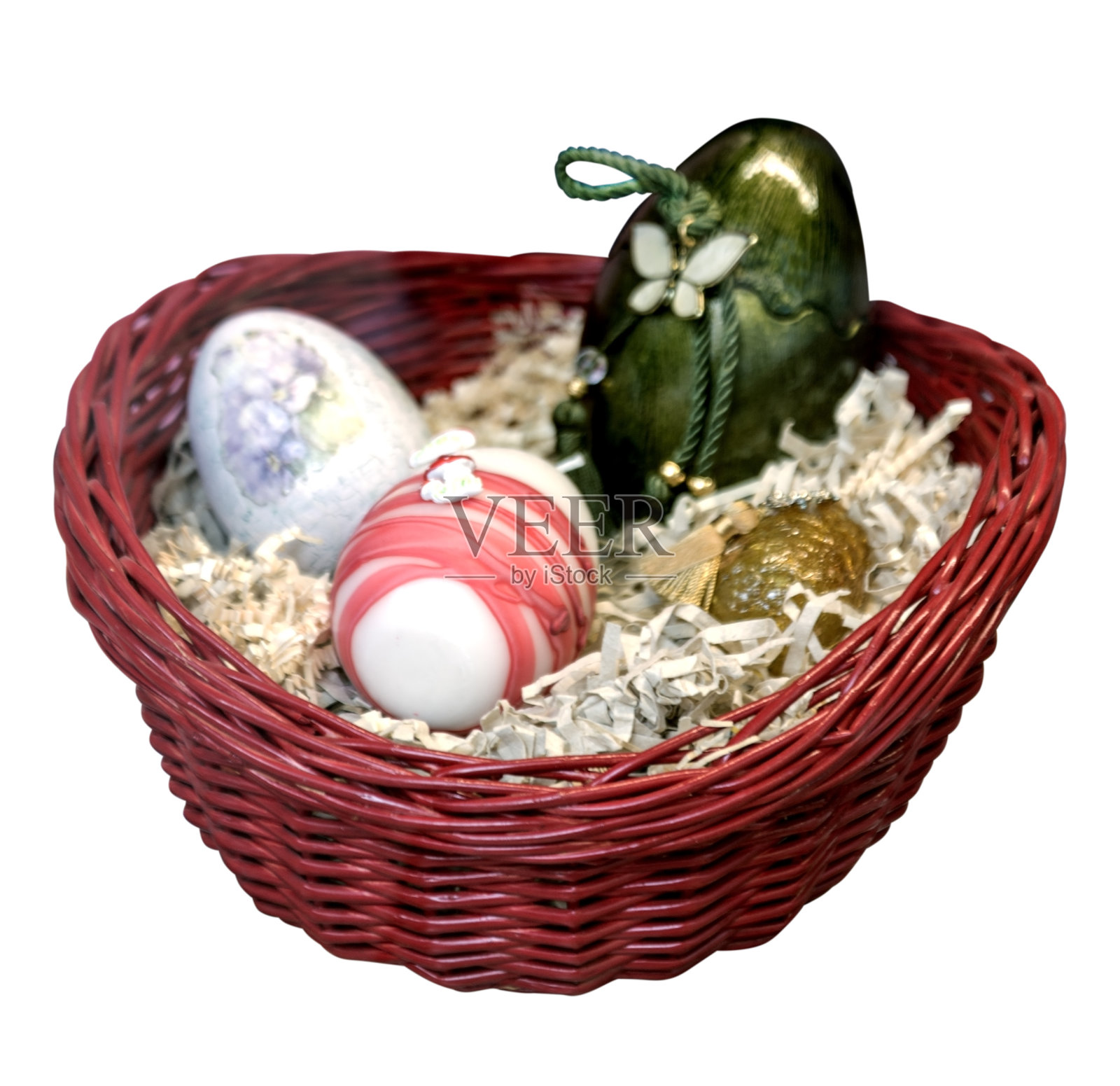 木制篮子与复活节彩蛋孤立的白色背景照片摄影图片