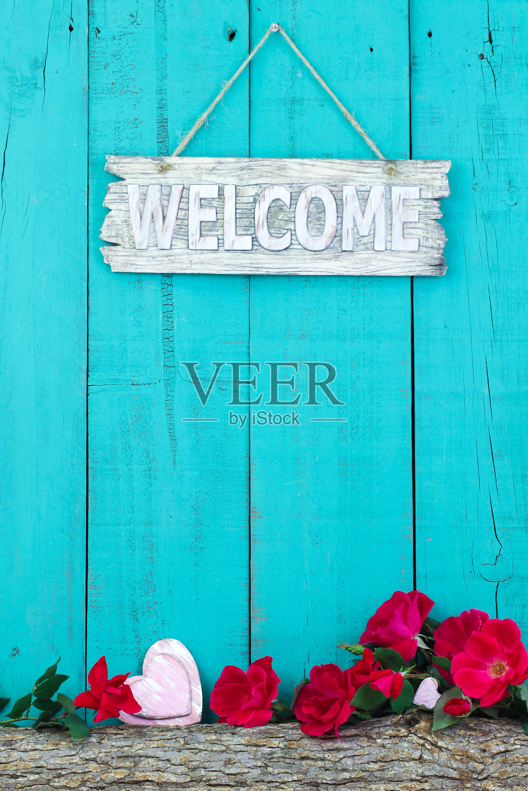 红玫瑰和心形的欢迎标志照片摄影图片