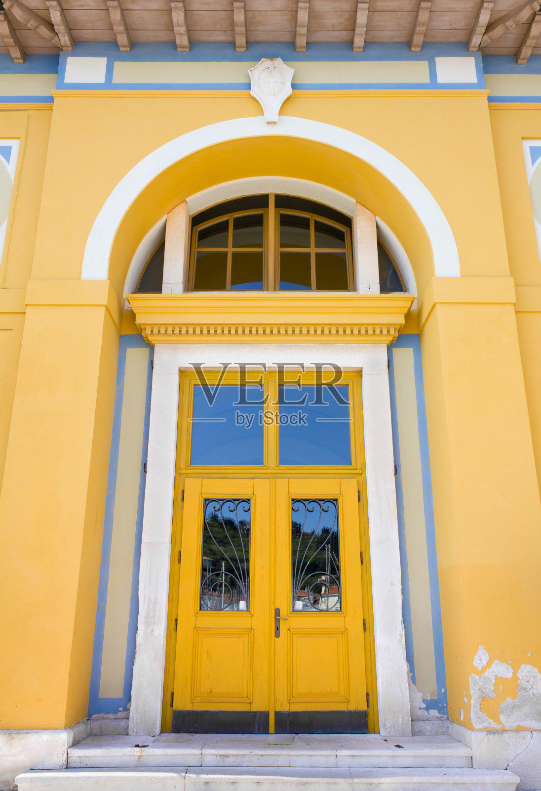 公共建筑的前门照片摄影图片