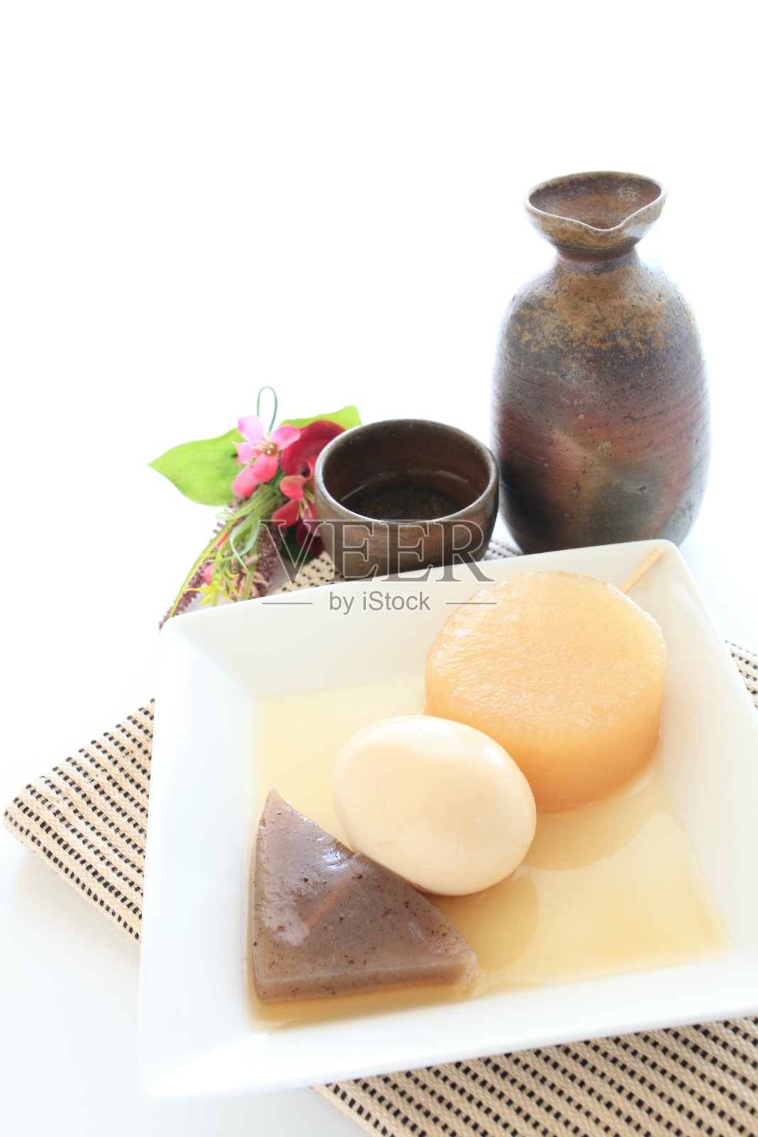 日本料理，炖萝卜照片摄影图片