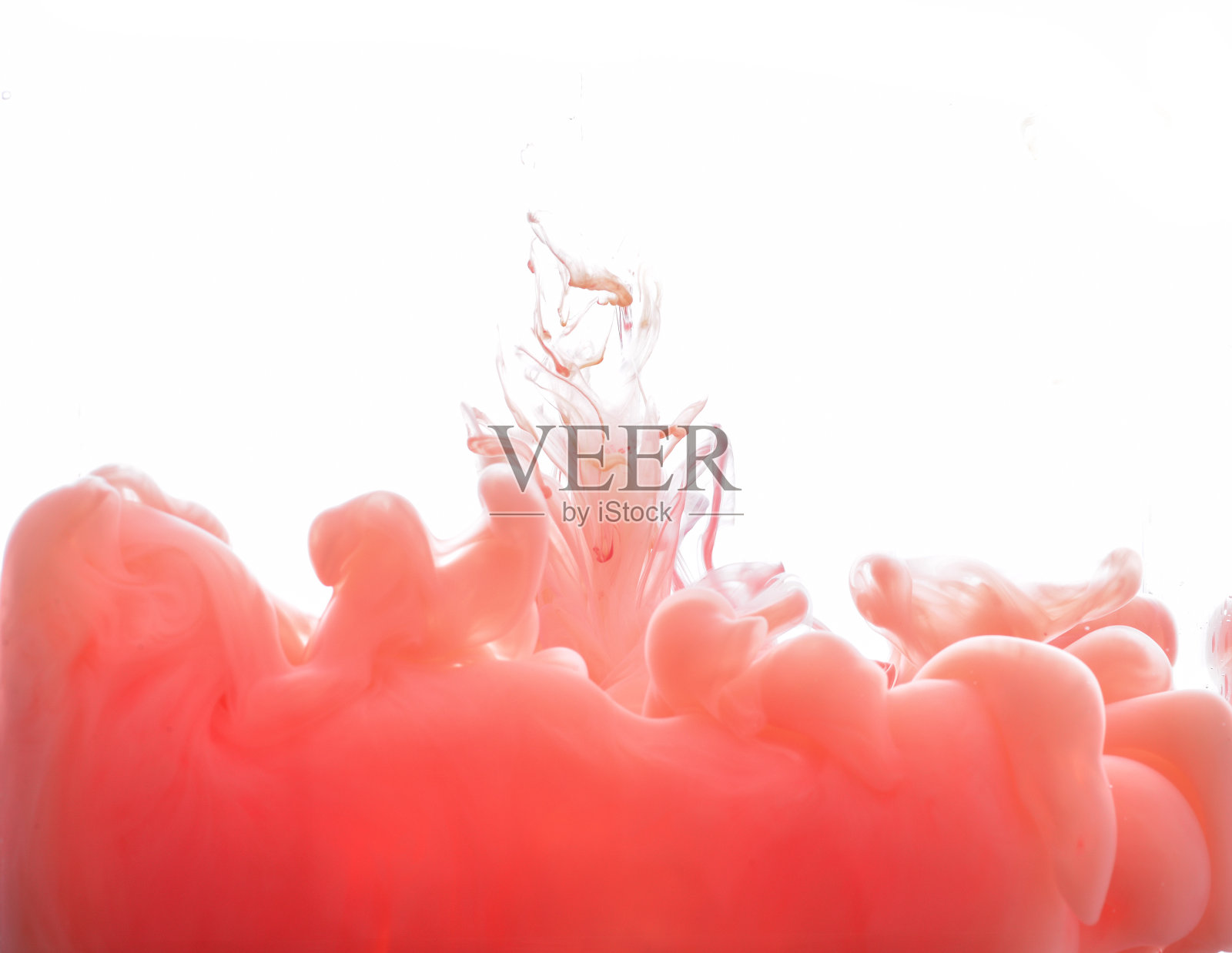 由颜色溶于水而形成的摘要照片摄影图片