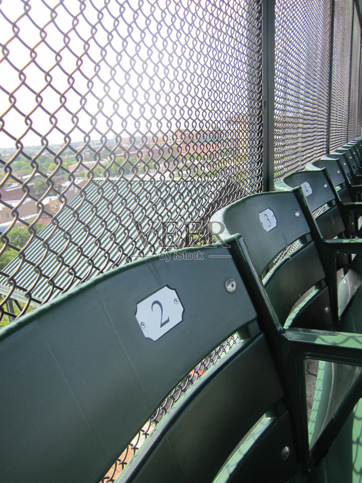 球场后排的看台座位照片摄影图片