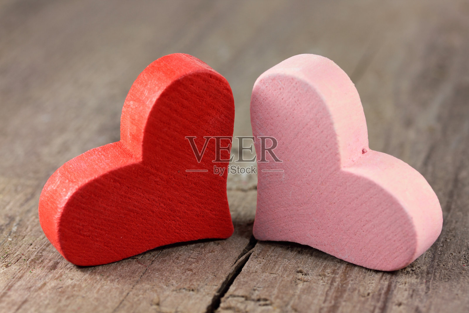 木制背景上的心照片摄影图片