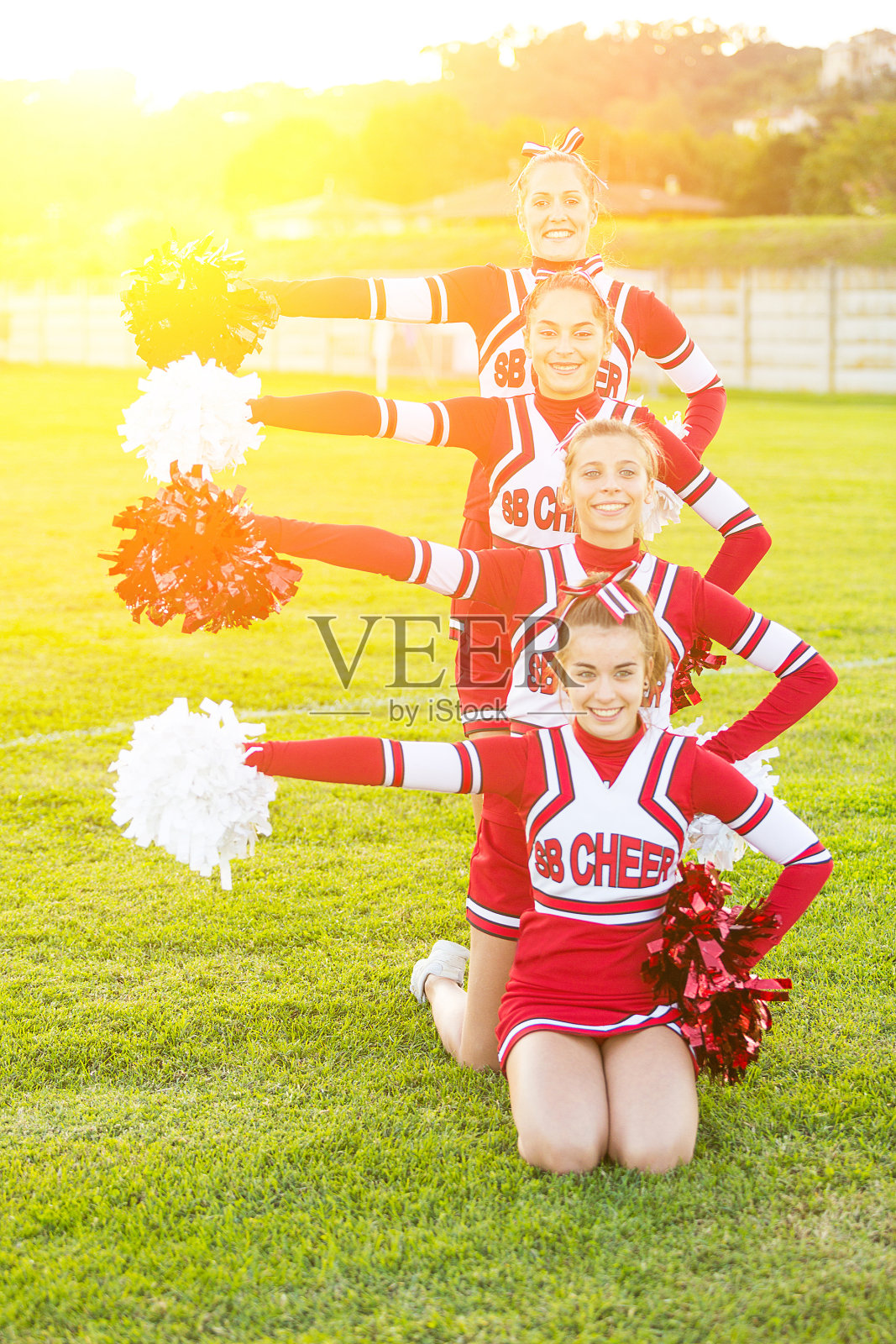 在野外的啦啦队照片摄影图片