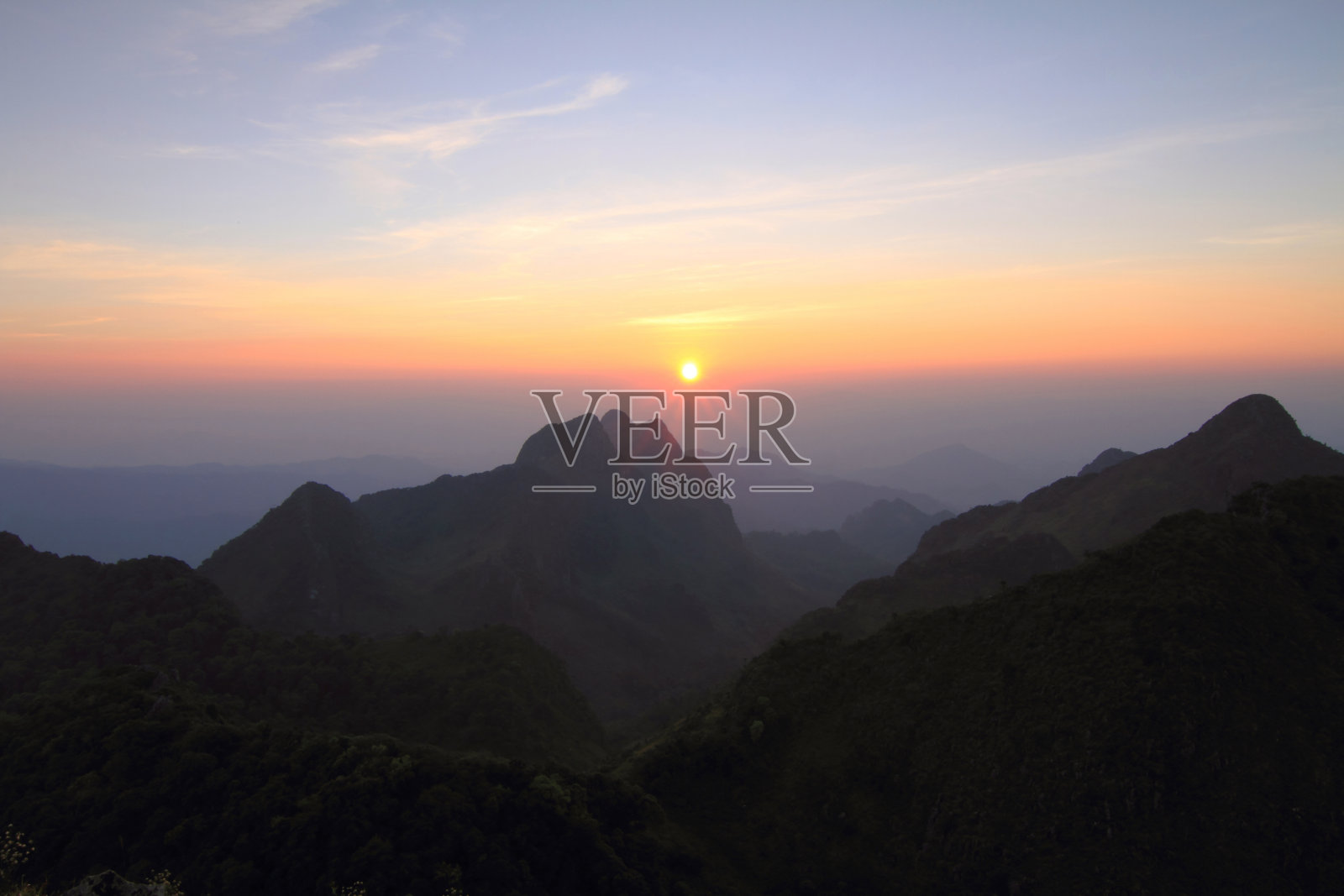 高山在日落时分照片摄影图片