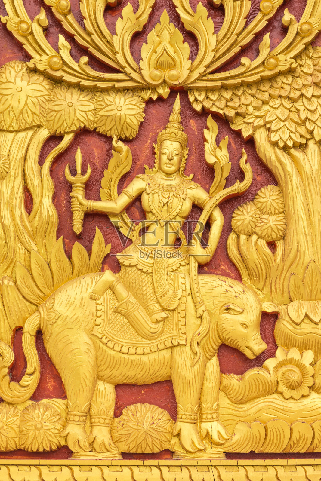 木雕，金色，红色背景的寺庙，泰国照片摄影图片