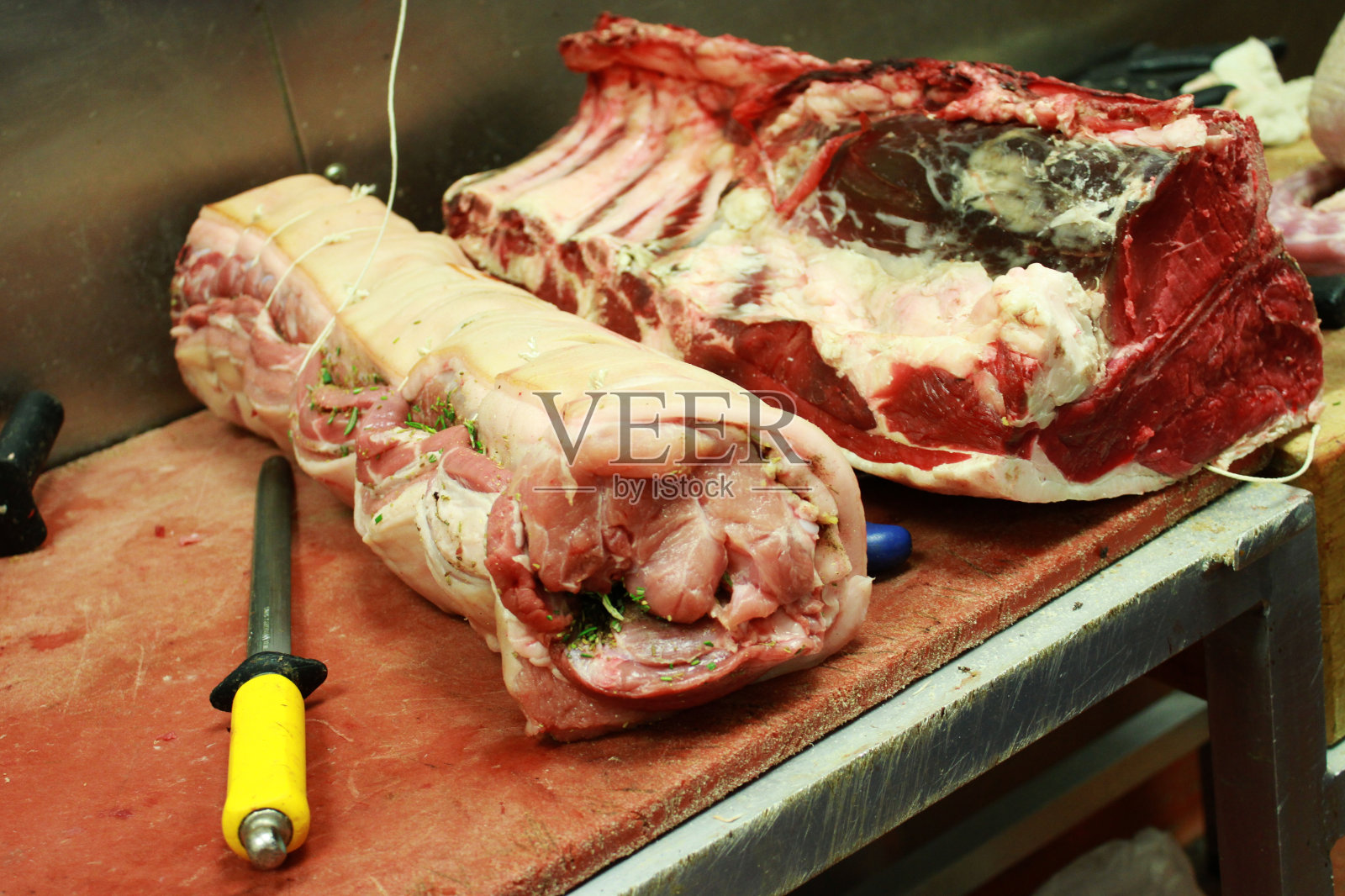 屠夫的肉类加工照片摄影图片