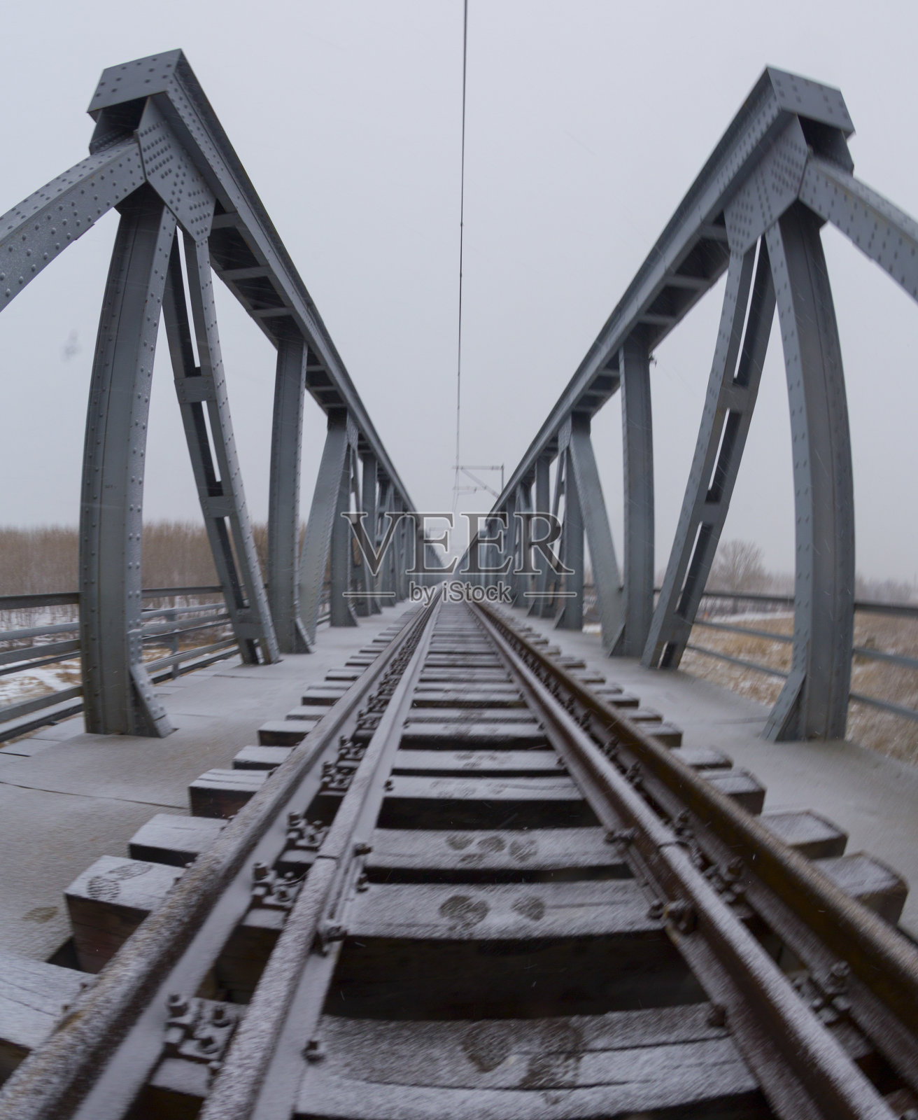 历史悠久的火车站，现在是大学，在Edirne附近。1889年至1937年，这条铁路承载了世界闻名的东方快车。照片摄影图片
