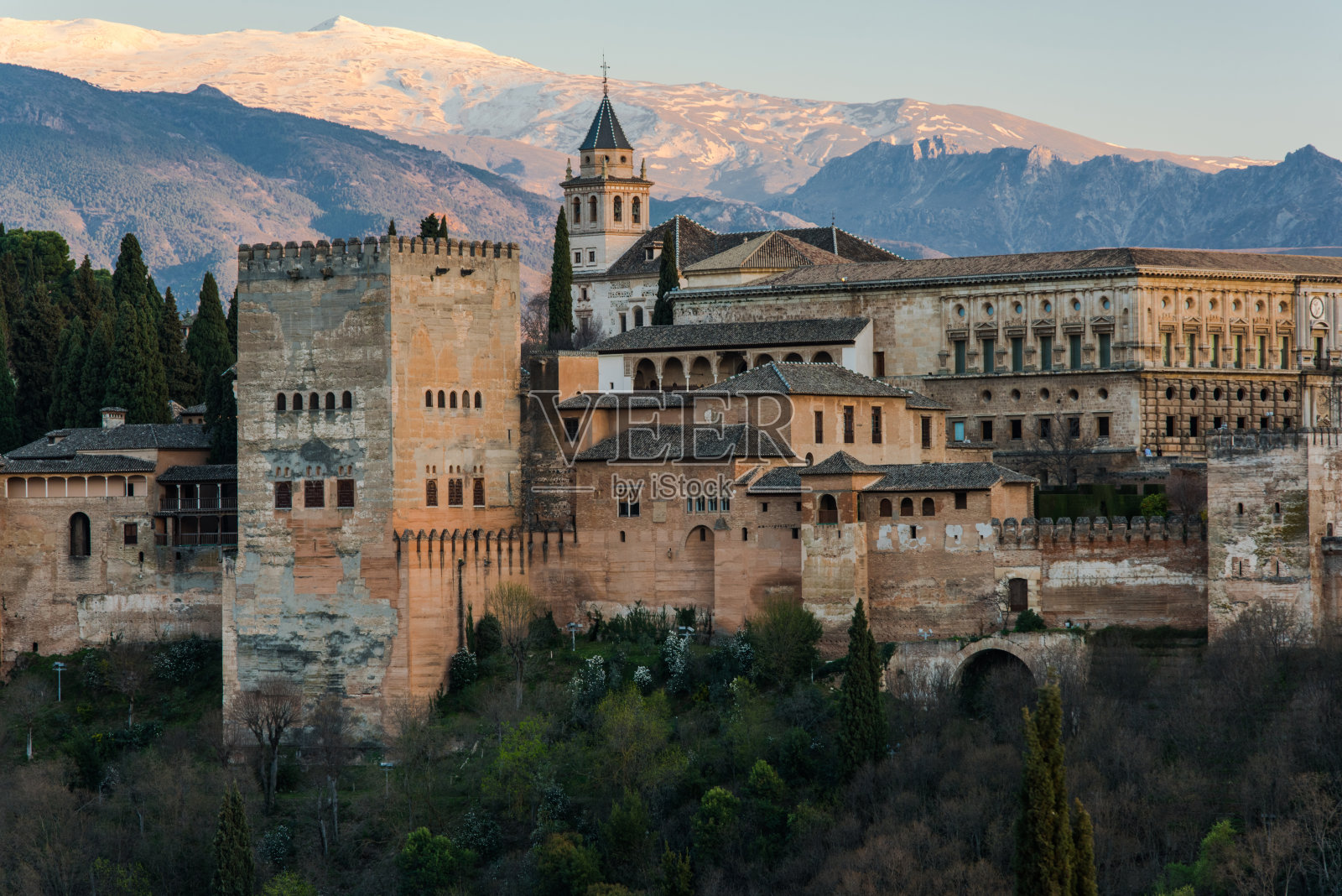西班牙格拉纳达的阿尔罕布拉宫照片摄影图片