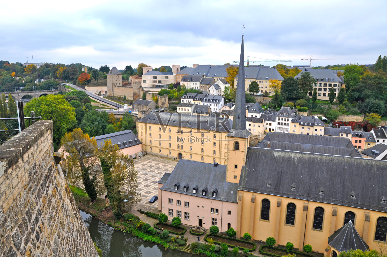 俯瞰卢森堡市格兰德区照片摄影图片
