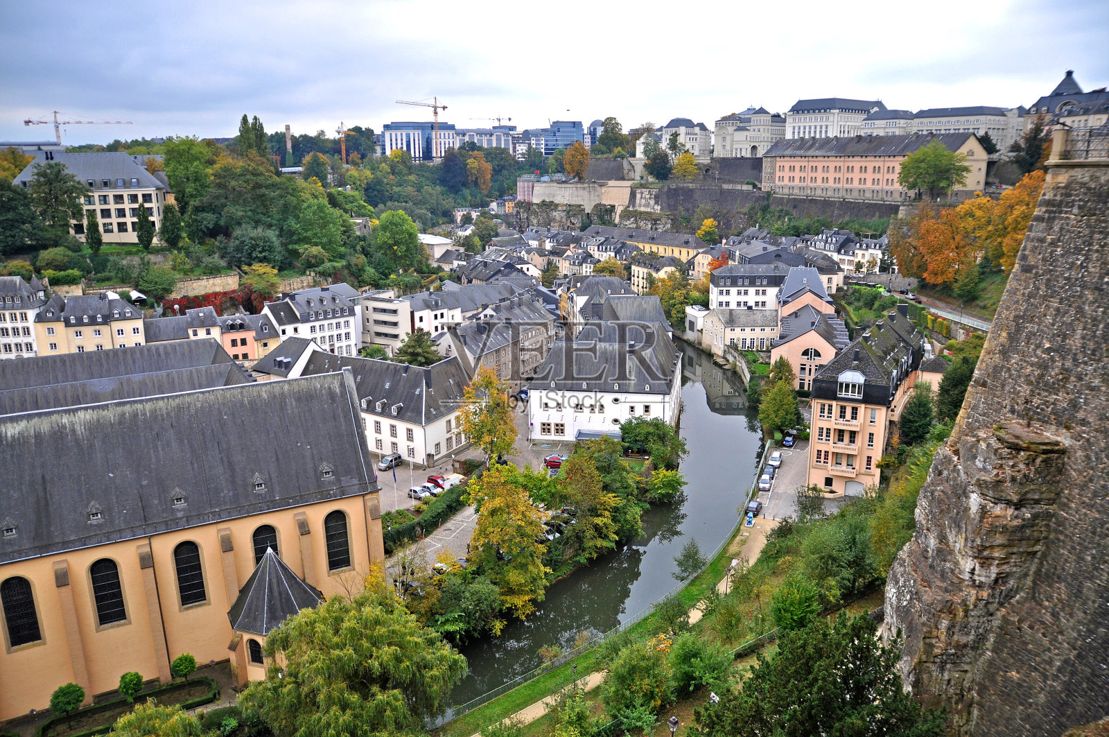俯瞰卢森堡市格兰德区照片摄影图片