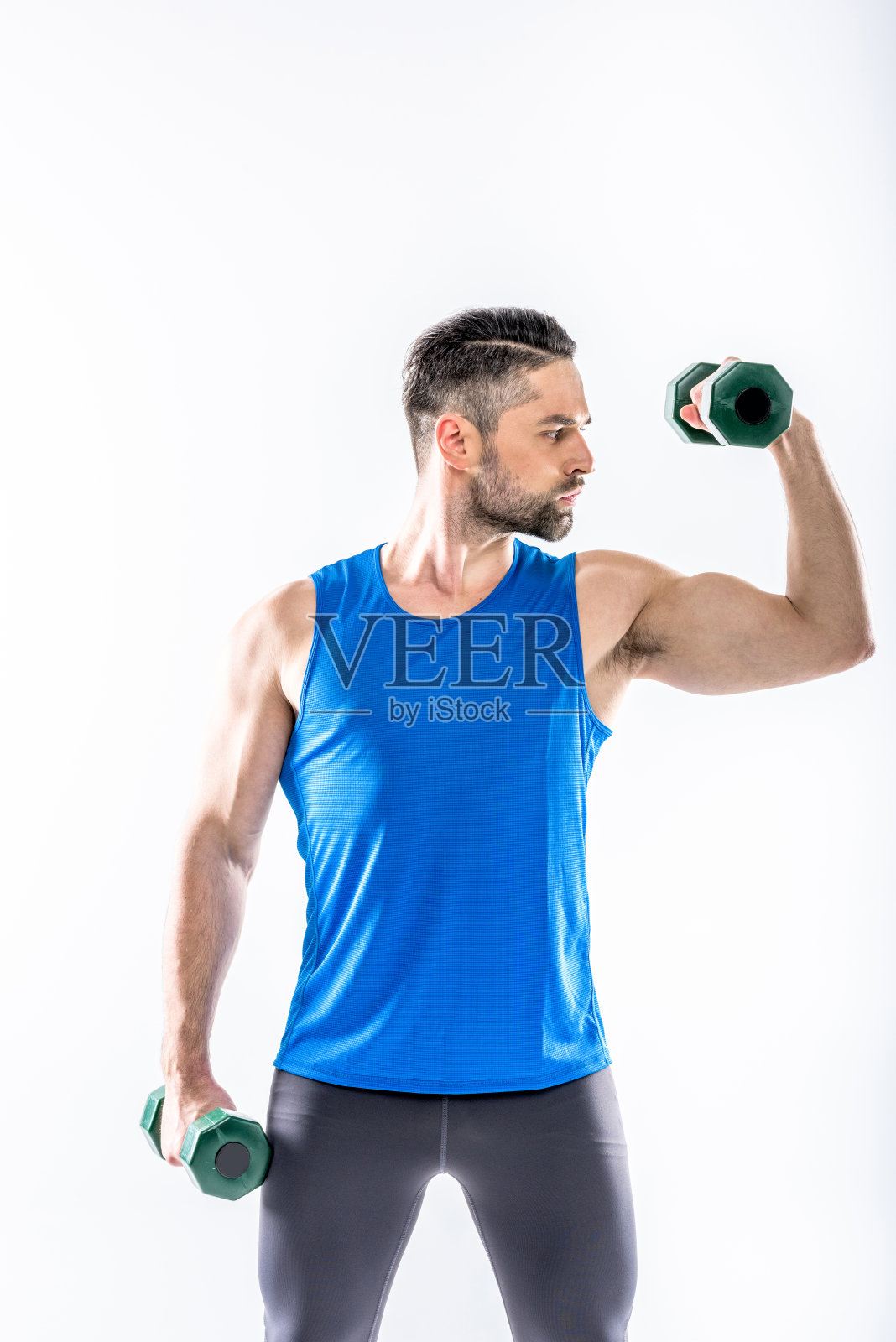 用哑铃锻炼的人照片摄影图片