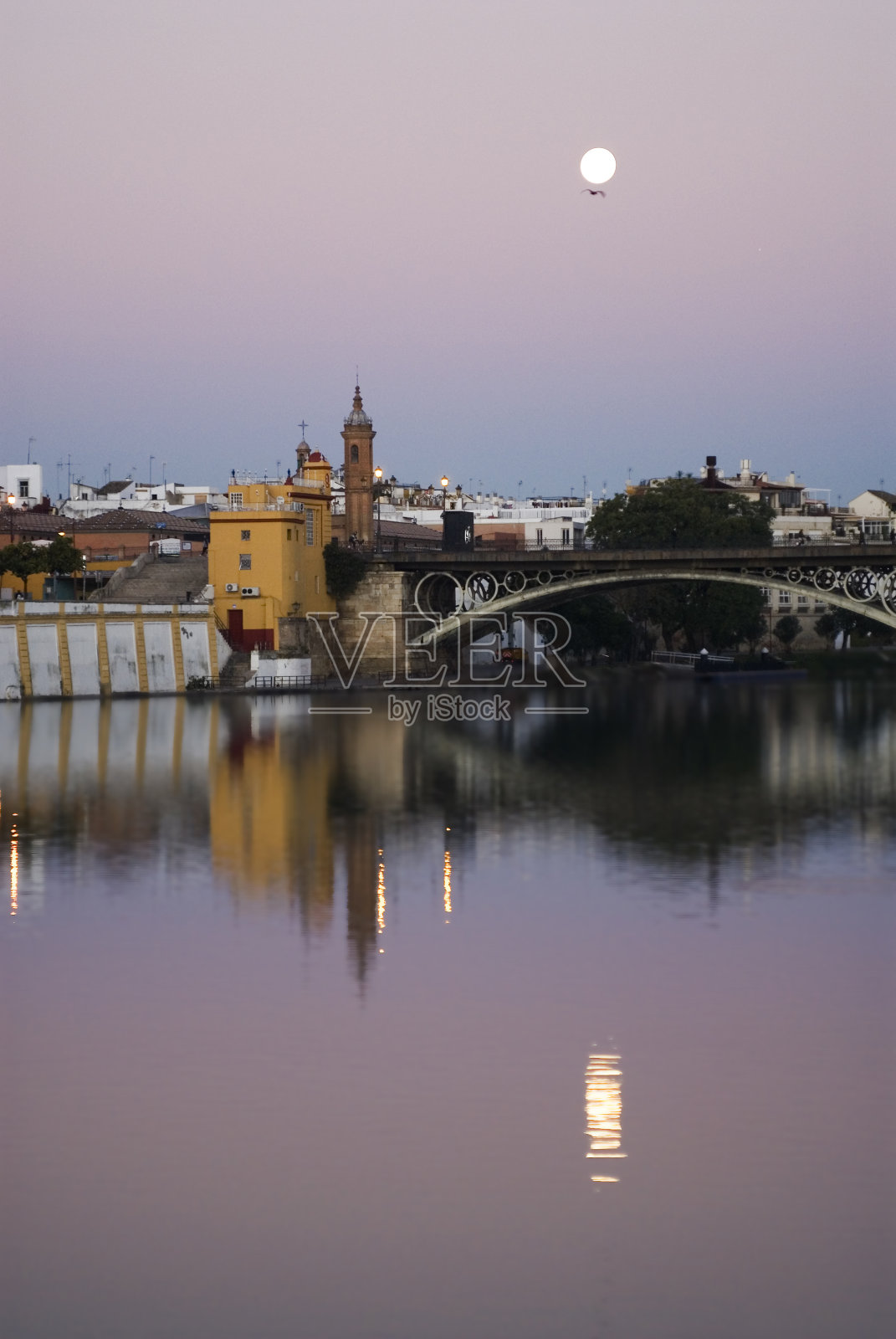 特里亚纳照片摄影图片