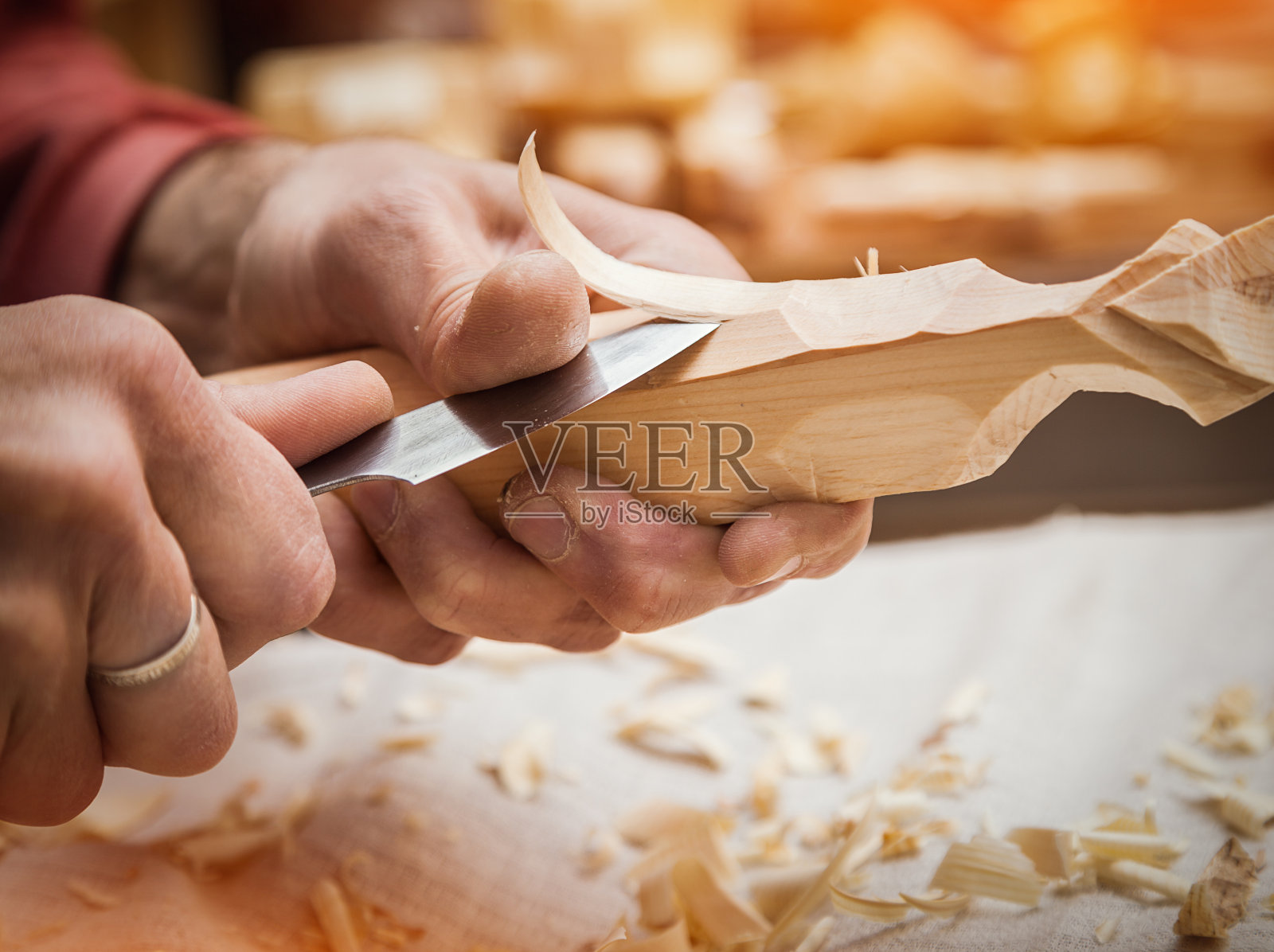 手木雕艺人照片摄影图片