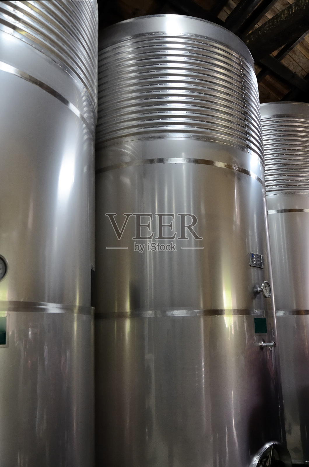 钢桶照片摄影图片