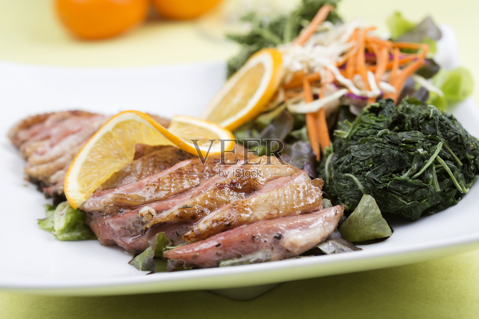 橙汁烤鸭胸肉照片摄影图片