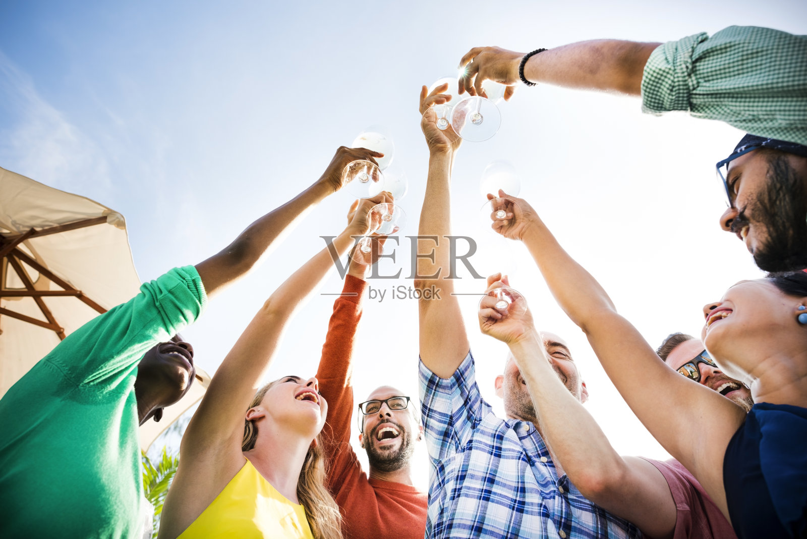 人群欢呼概念照片摄影图片