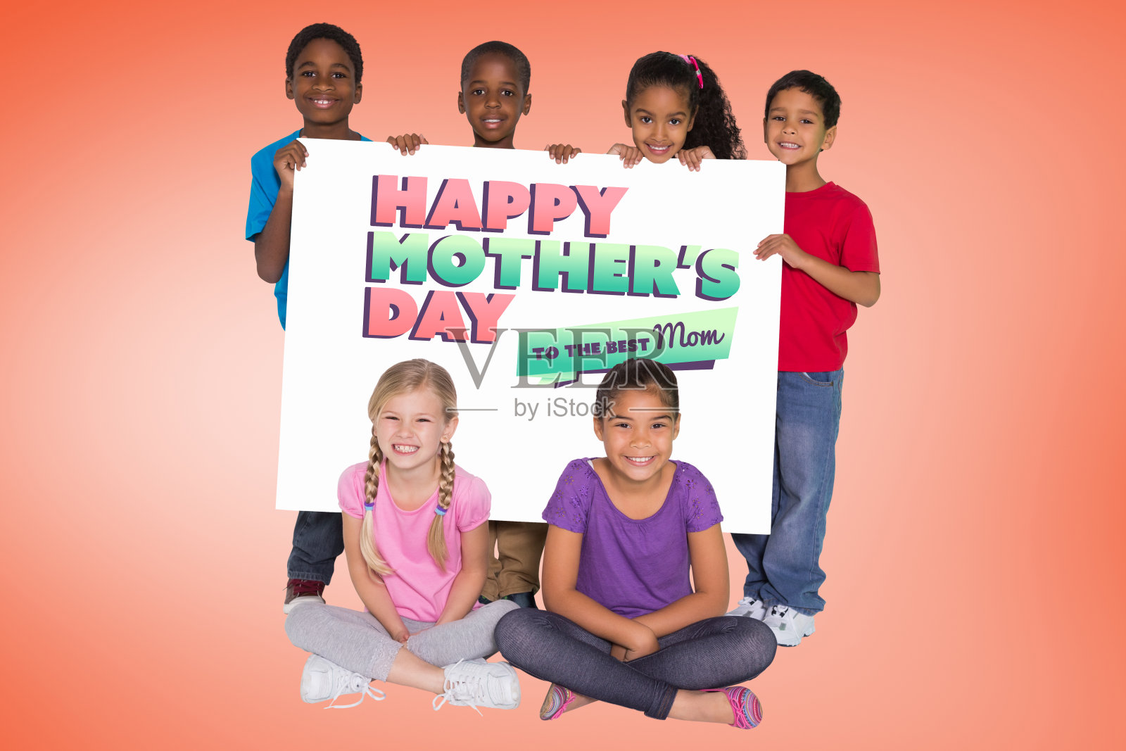 小学生展示卡片的合成图像照片摄影图片