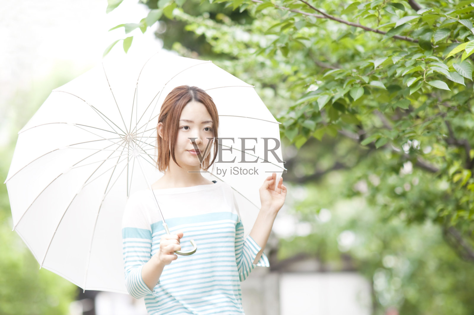 女性穿刺伞照片摄影图片