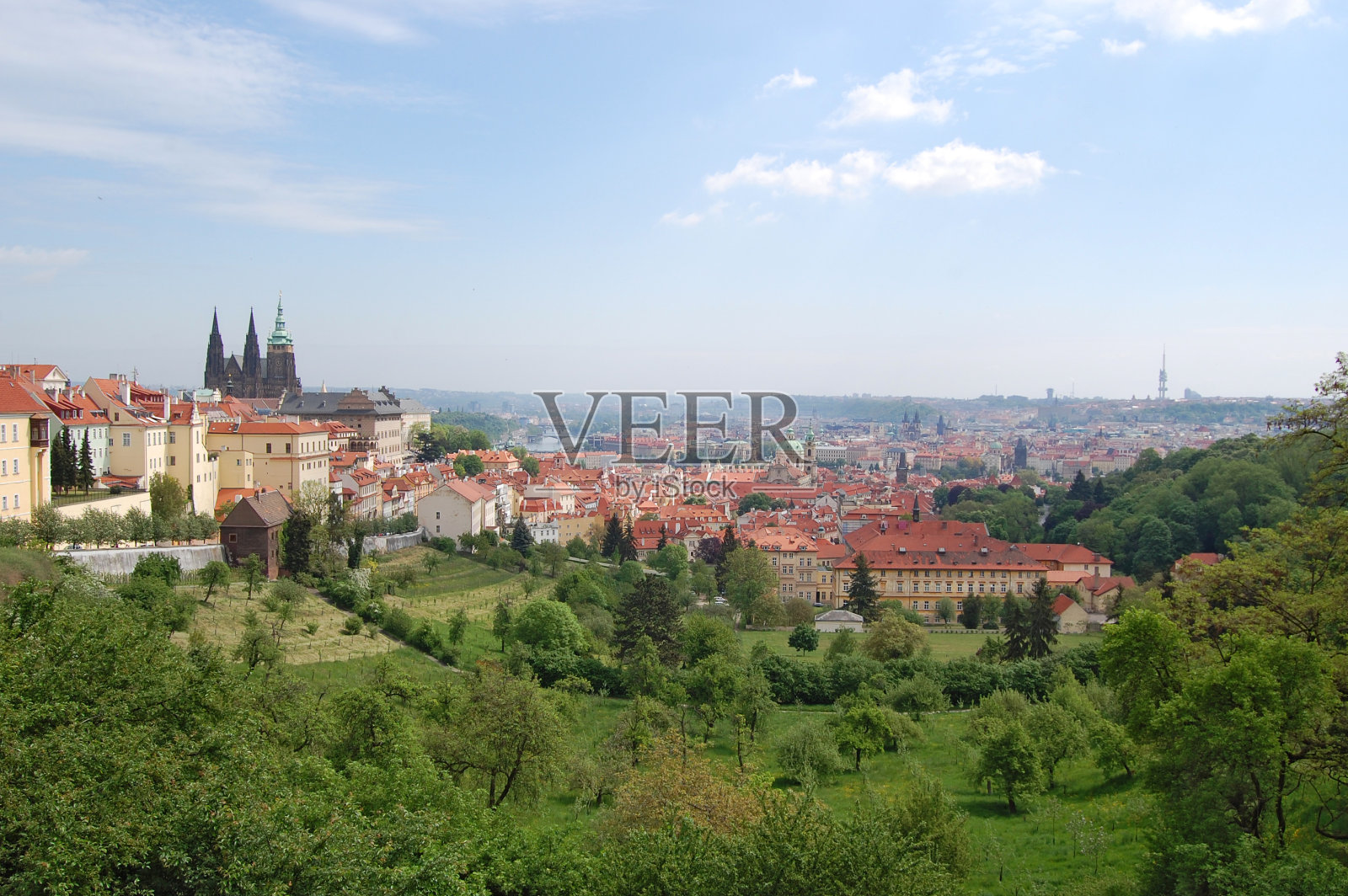 布拉格。春天。Beroun山丘。捷克共和国。照片摄影图片