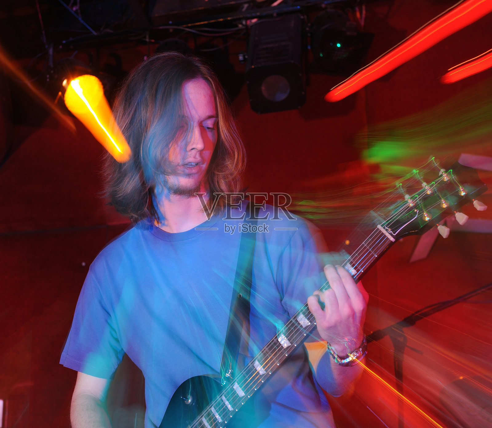 夜店吉他手独奏照片摄影图片